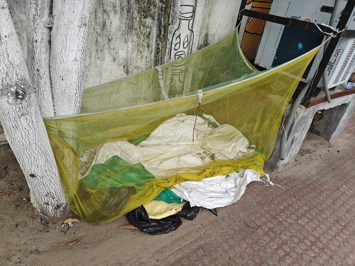 ChakmaTarit's tweet photo. One weary soul's bed! 
A testament to life's raw journey..
His mother's heart would have broken a thousand pieces if she had seen this! https://t.co/wtA5lVKJo0