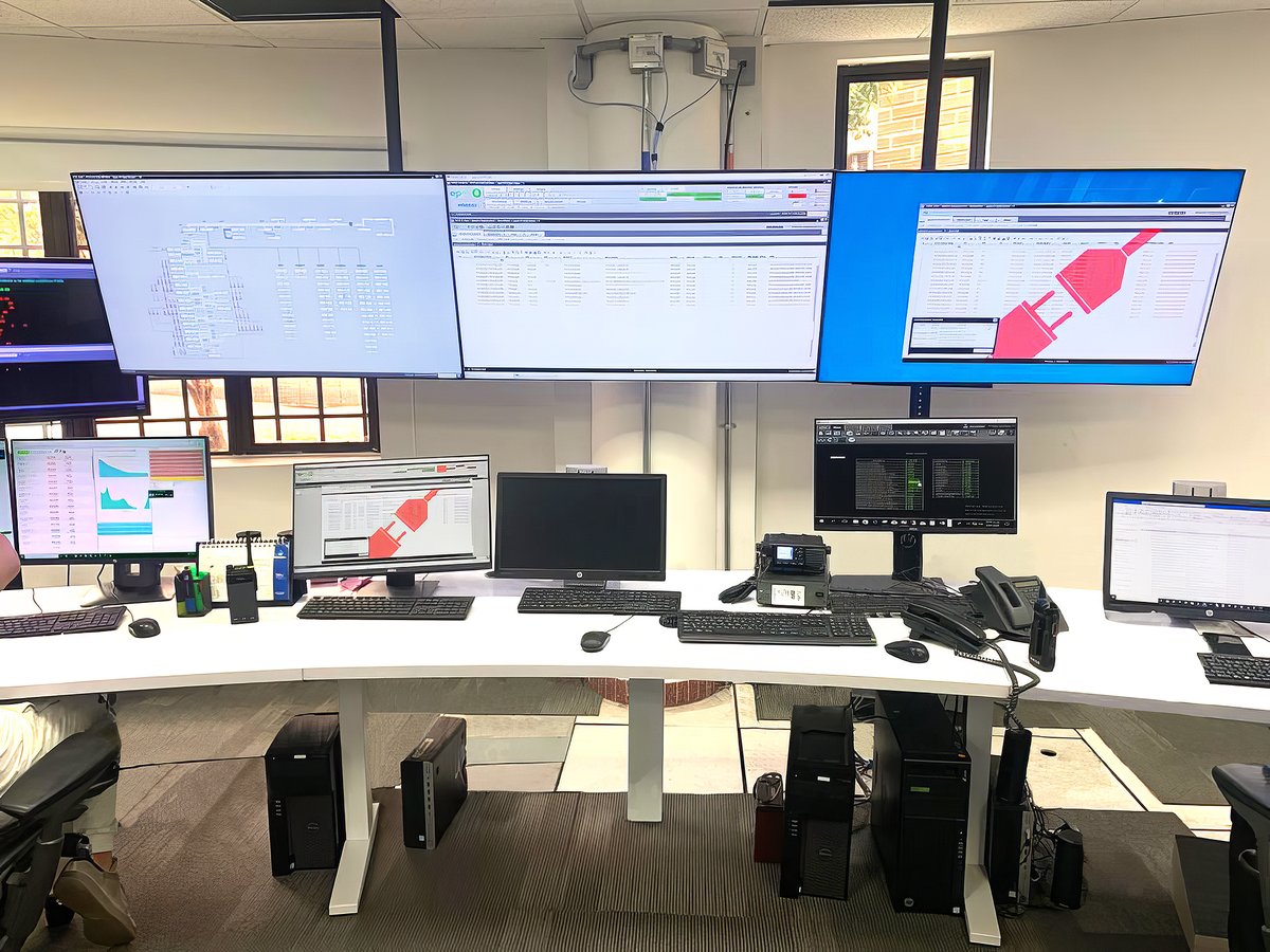 Extron tweet media