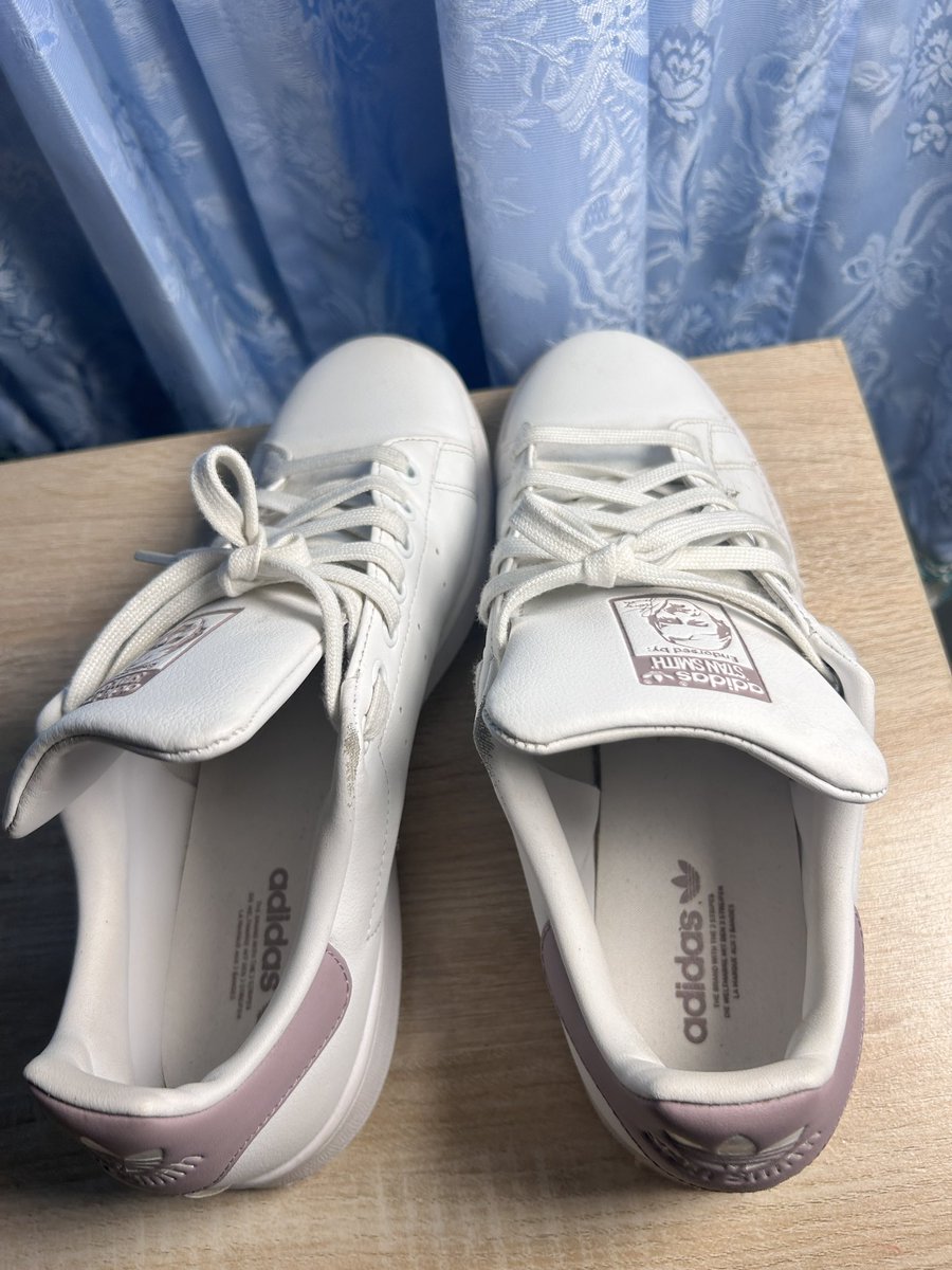 cf8bafa8a3b447d's tweet photo. ส่งต่อรองเท้าadidas แท้ อแกshopสยาม ไซส์42 (26.5) ไม่มีกล่อง** ราคาซื้อ3,800 ขาย1800 รวมส่ง #รองเท้า #ส่งต่อadidas #ผ้าใบมือสองของแท้ #รองเท้าผ้าใบมือสอง https://t.co/9ezGpnKGd2