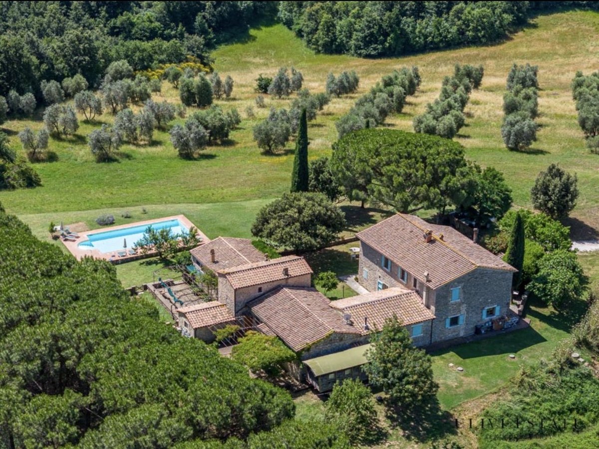 Mehdi_Scalify's tweet photo. POV : On est en 2036, tu as revendu tes business, et ta vie se résume à profiter avec tes enfants dans une maison en Toscane https://t.co/xUGBTraCp2