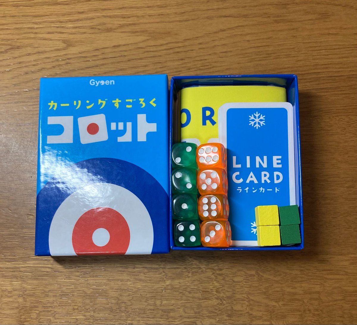 Gyoen_BG's tweet photo. #ゲムマ2026春のお品書きをつぶやくと誰かがRTしてくれる

『カーリングすごろく コロット』

コロっと、氷上の頭脳戦。
読みとひらめきが楽しい2人用すごろくゲームです！
持ち運びやすい小箱にワクワクを詰め込みました✨

💰2000円
⌛️10分
👥1-2人 https://t.co/8GpQfmQW4s