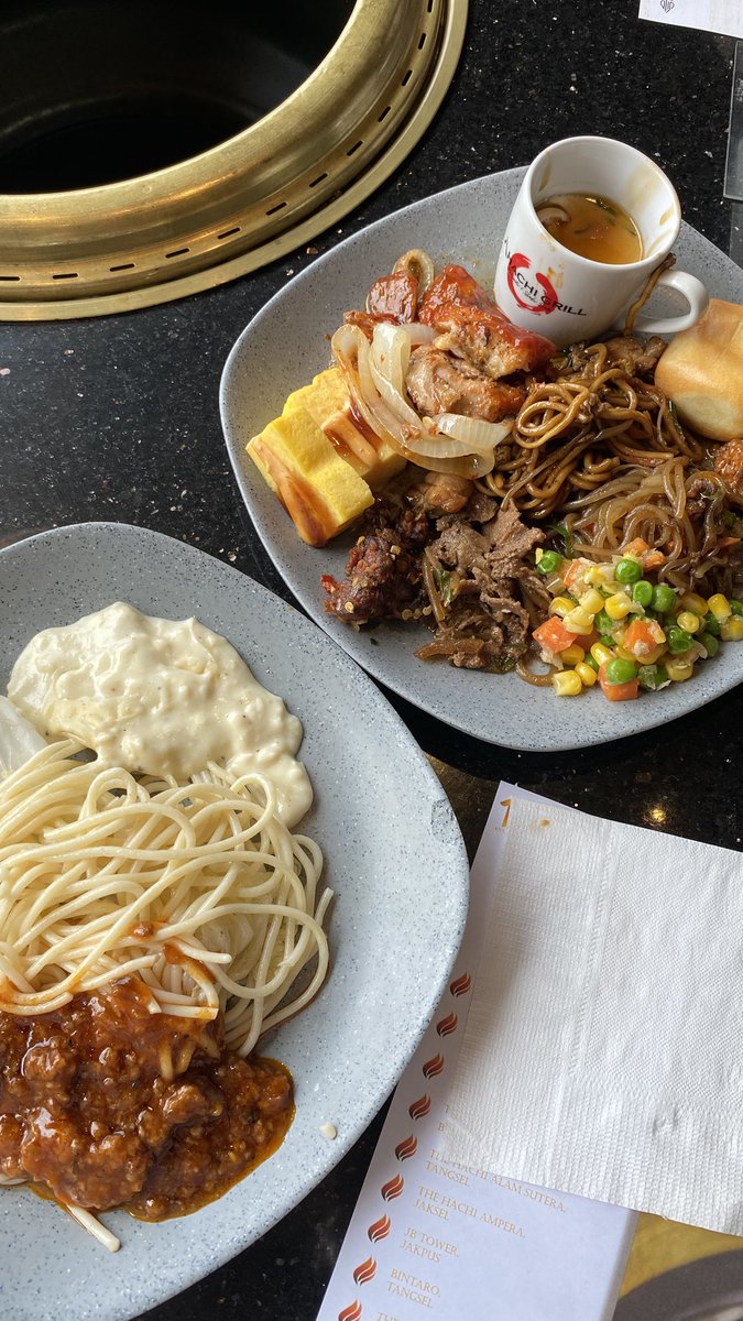 helllobubleee_'s tweet photo. Office lagi sepi2nya bisa maksi ayce 1 jam lebih dikit🙏 ini ready to eat hachi exclude shabu n grill, wajib cobain eskrim kopyor🫶 pdhl makan segini doang tp masih butuh promag😭 ga kuat makan bnyk ga seru bngt:( https://t.co/1KQwIgwvGI