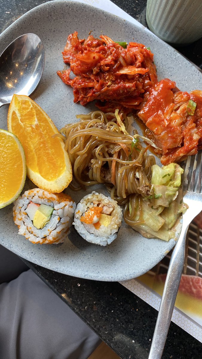 helllobubleee_'s tweet photo. Office lagi sepi2nya bisa maksi ayce 1 jam lebih dikit🙏 ini ready to eat hachi exclude shabu n grill, wajib cobain eskrim kopyor🫶 pdhl makan segini doang tp masih butuh promag😭 ga kuat makan bnyk ga seru bngt:( https://t.co/1KQwIgwvGI