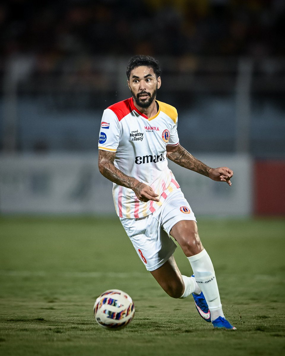 iFF_News's tweet photo. 🏆 HISTORY CREATED! 🔴🟡

East Bengal FC defeat Inter Kashi 2-1 to clinch their maiden ISL title! A night to remember as the Red & Gold Brigade script a new chapter under the leadership of Oscar Bruzón. 

From dreams to destiny — East Bengal are champions at last! ❤️💛

✍️ Sayan Sarkar  
Sports Editor, IFF News

#EastBengal #ISLChampions #OscarBruzon #EBFC #IndianFootbal