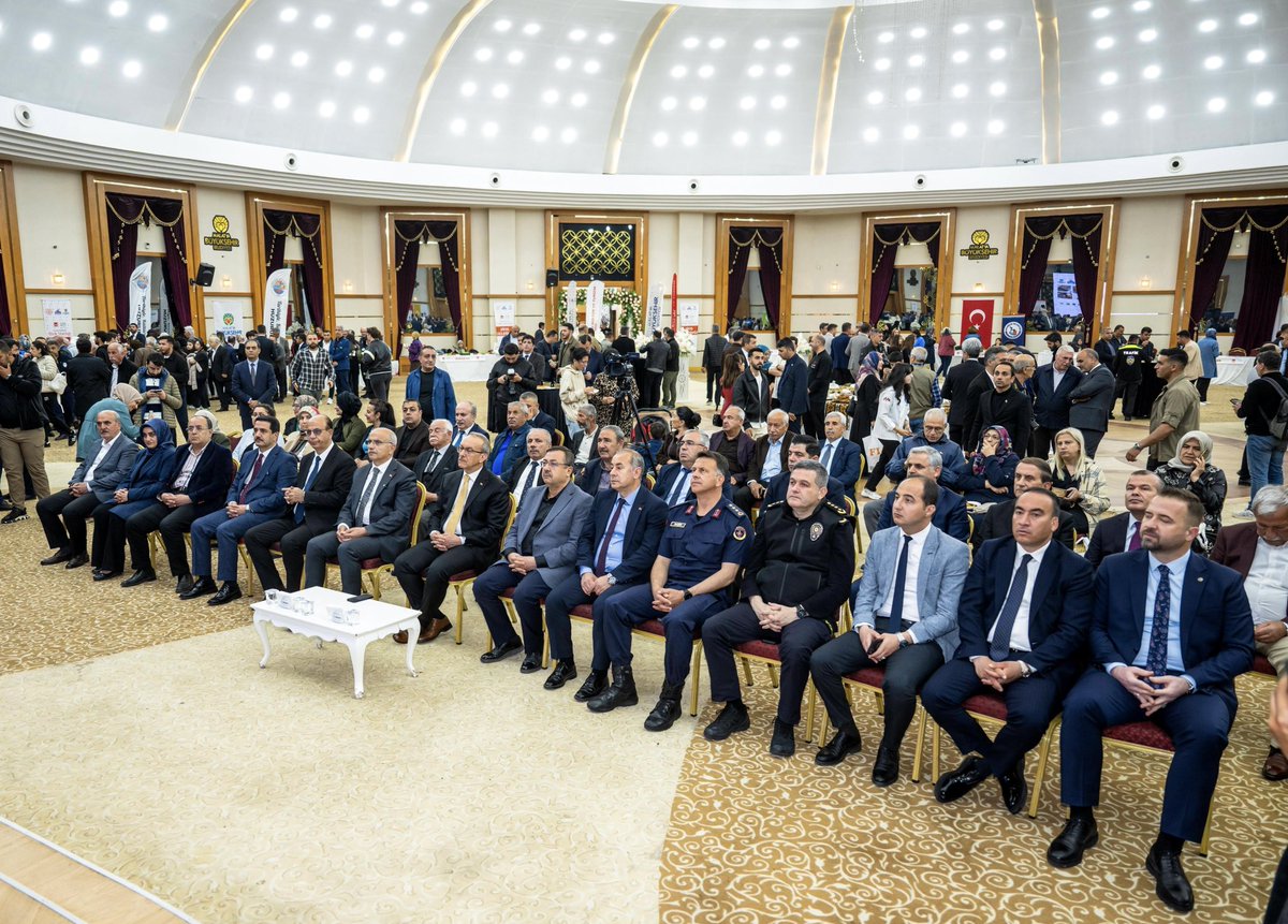ridvanbudak44's tweet photo. Türk Mutfağı Haftası kapsamında gerçekleştirilen tanıtım ve sergi programında, Malatya Mutfağının eşsiz lezzetlerini tanıtmanın mutluluğunu yaşadık. 

“Bir Sofrada Miras” temasıyla gerçekleştirilen bu anlamlı organizasyonda, Türk mutfağının köklü geçmişini, kültürel zenginliğini ve nesilden nesile aktarılan eşsiz lezzetlerini bir kez daha yakından tanıtma fırsatı bulduk. 

Yerel değerlerimizin korunmasına, geleneksel lezzetlerimizin yaşatılmasına ve gastronomi kültürümüzün daha geniş kitlelere ulaştırılmasına katkı sunan emeği geçen herkese teşekkür ederiz.