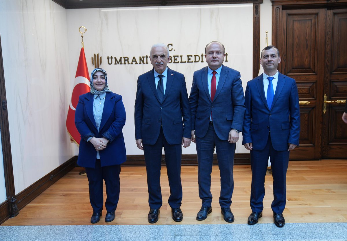 UmrSgm's tweet photo. Merkez Müdürümüz Olkan UZMAN ve beraberindeki heyet, Sosyal Güvenlik Haftası kapsamında Ümraniye Belediye Başkanı Sn. İsmet YILDIRIM’ı makamında ziyaret etmişlerdir. Nazik kabulleri ve misafirperverlikleri için teşekkür ederiz. https://t.co/pX3pTfsfhW