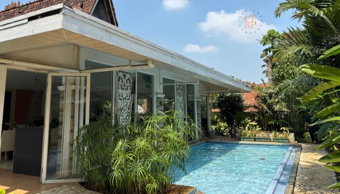 cfp_brokers's tweet photo. Pools are great for family time but come with liability risks. Accidents can lead to costly bills and claims. Umbrella insurance adds extra protection.
Learn more:
https://t.co/3Y7sqZnAx8
#CFPInsurance #HomeownersInsurance #UmbrellaInsurance https://t.co/dR1LL8nU5s