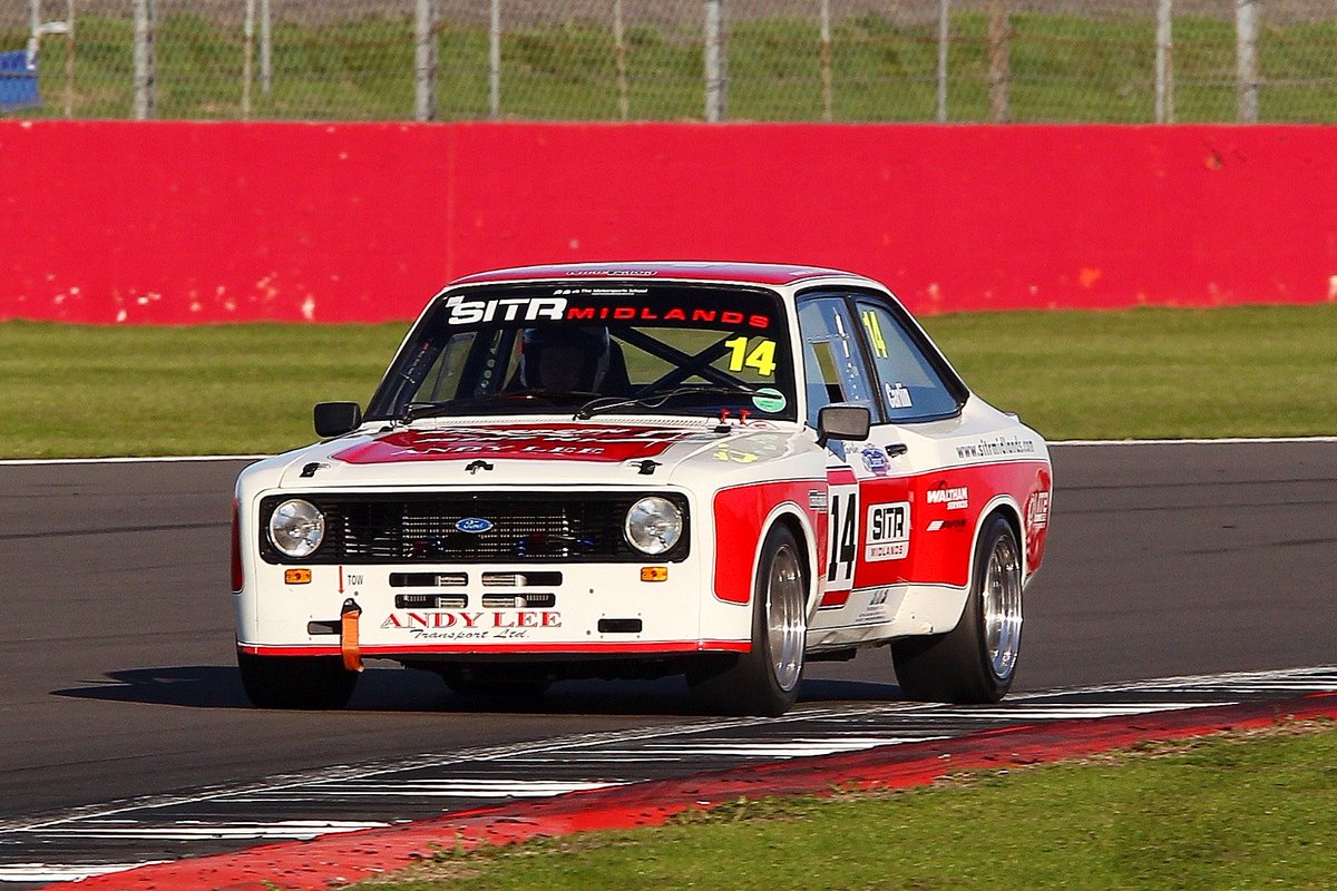 Thundersaloons's tweet photo. 🚨 For Sale: Ford Escort Mk2! 

The ex-John Edwards/Trevor Shaw car was a Class B Thundersaloons frontrunner in 1987-90.  Anderson built 2.5 Millington XE engine all alloy, 333bhp, coupled to a new Elite 6 speed sequential Box 🏁

Race ready. £60k 

(📸 https://t.co/WpIlOjJ1ag) https://t.co/ILYlgWmioc