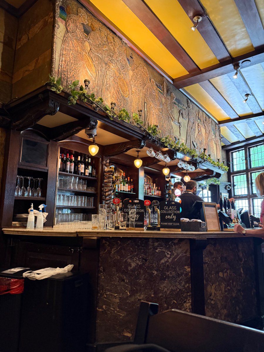Andy_Watt's tweet photo. Delicious pie and mash at my favourite #London boozer! https://t.co/UUqhoKGtlr