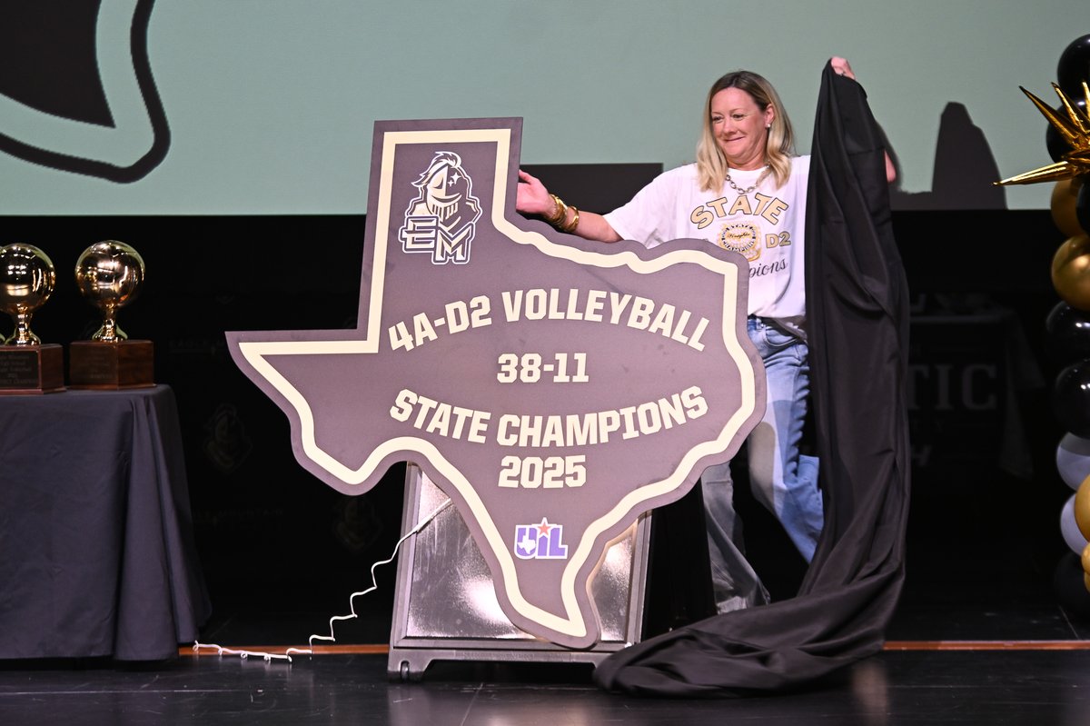 emsisdathletics's tweet photo. The @emhs_knightvb STATE CHAMPS (We'll never get tired of saying that) were awarded their rings on Monday!💍 Pictures from the momentous event are now up on their official athletic website!🎉
See more here:
https://t.co/MbLczXEWlw https://t.co/HxuaX95FRX
