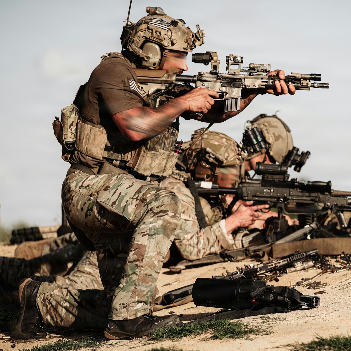 🇺🇸SFG 🚩M4 URGI con: -🎯Aimpoint Micro T2 + montura Arisaka -🔍EOTech G33 ...