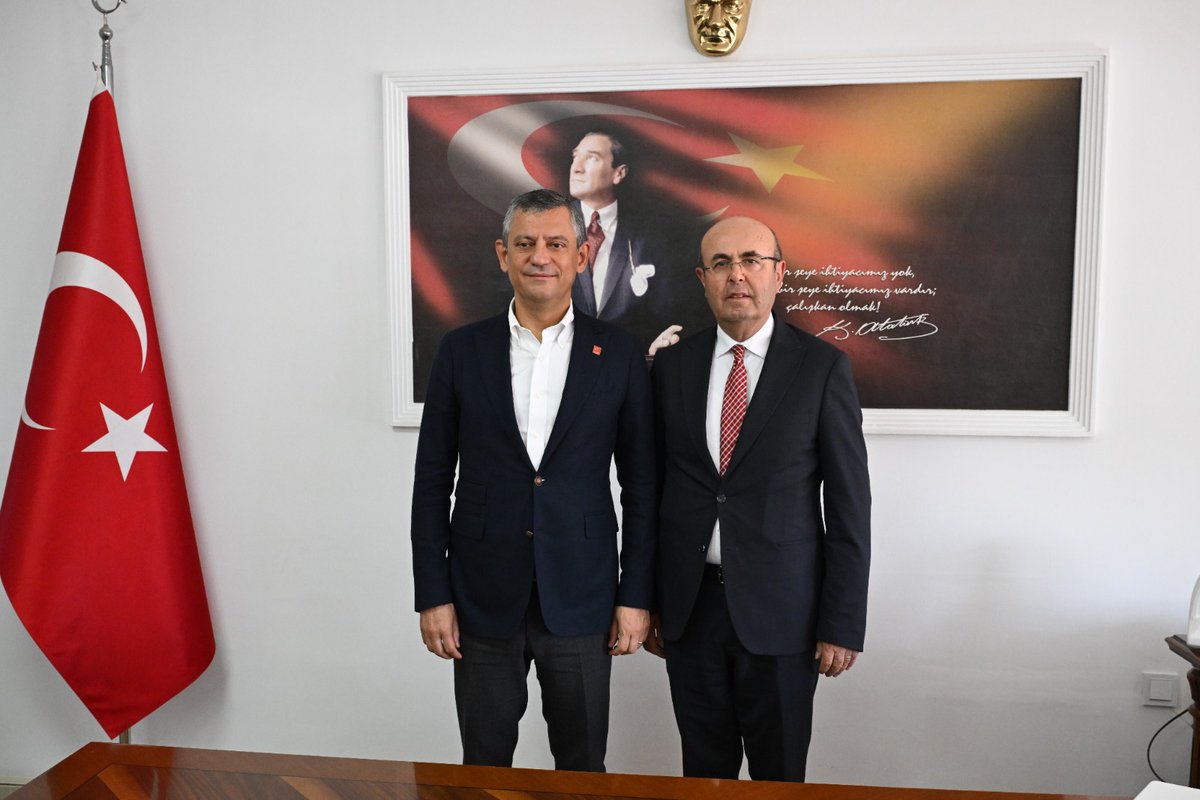 EkiciogluSlhttn's tweet photo. BİZİM GENEL BAŞKANIMIZ SAYIN ÖZGÜR ÖZEL'DİR.

BU KARARI TANIMIYORUZ.

@eczozgurozel https://t.co/x3QW1uKfE6