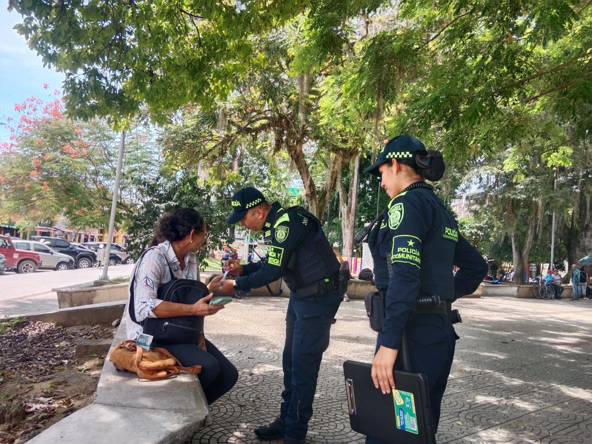 ProteccionPonal's tweet photo. En #Pereira desarrollamos jornada de sensibilización, fortaleciendo los lazos familiares y promoviendo la protección integral de niños, niñas y adolescentes💚👏.
#JuntosPorLaNiñez https://t.co/Abma6B18sF