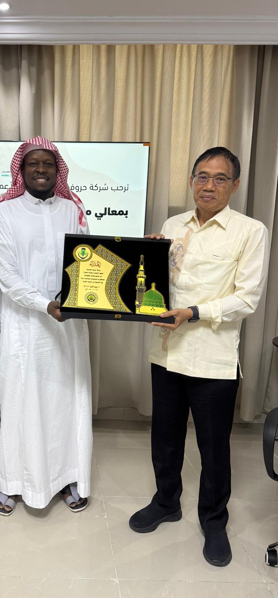 HurufALarabi's tweet photo. خطوة جديدة نحو العالمية  شركة حروف العربية لحلول الأعمال تبحث التعاون مع جامعة مالانغ في إندونيسيا لتطوير برامج تعليم العربية وتعزيز حضورها الأكاديمي والثقافي دوليًا 🌍. #حروف_العربية #اللغة_العربية #ArabicLanguage #تعليم_العربية #SaudiVision2030 #جامعة_مالانغ #Indonesia https://t.co/AwP7sJgmkT