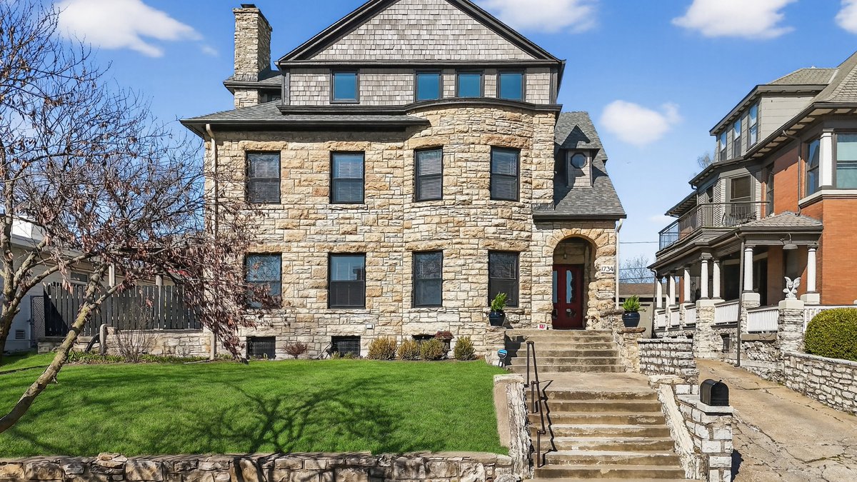 Zillow Gone Wild 🏡 tweet media