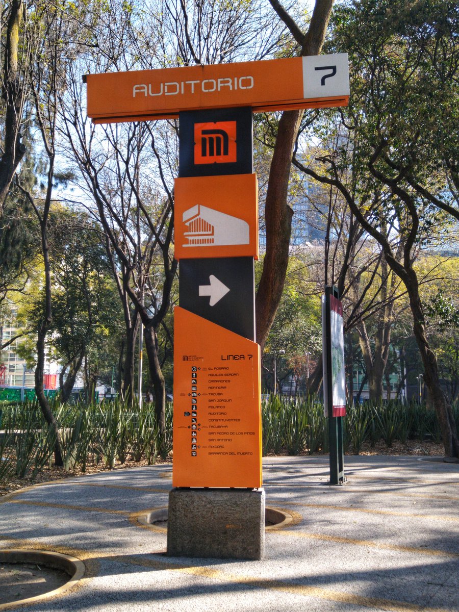 Cómete un pan. tweet media