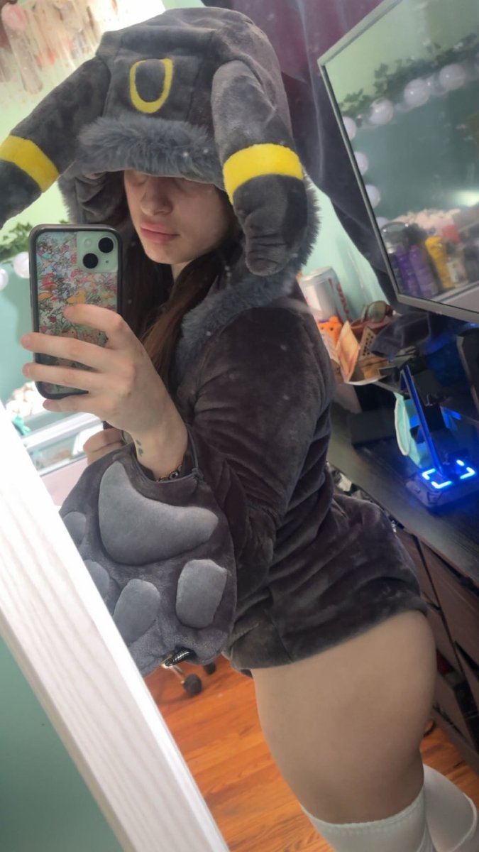 noctemuse666's tweet photo. sneaky #umbreon wants you and your attention;)
#fanslygirl https://t.co/jJKkjcIEIE