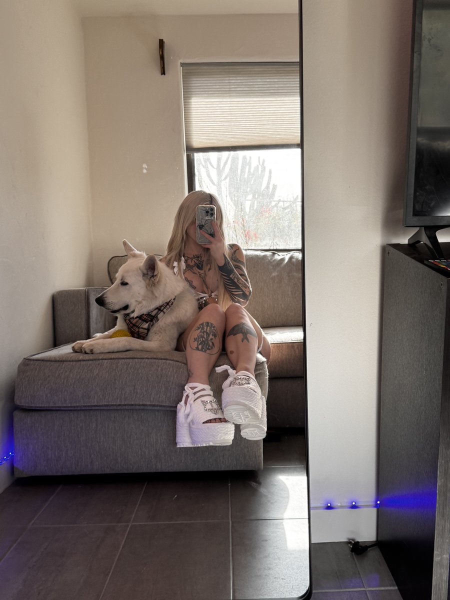 itzyouregirl's tweet photo. boots are swag https://t.co/8BMJ0VMyNi