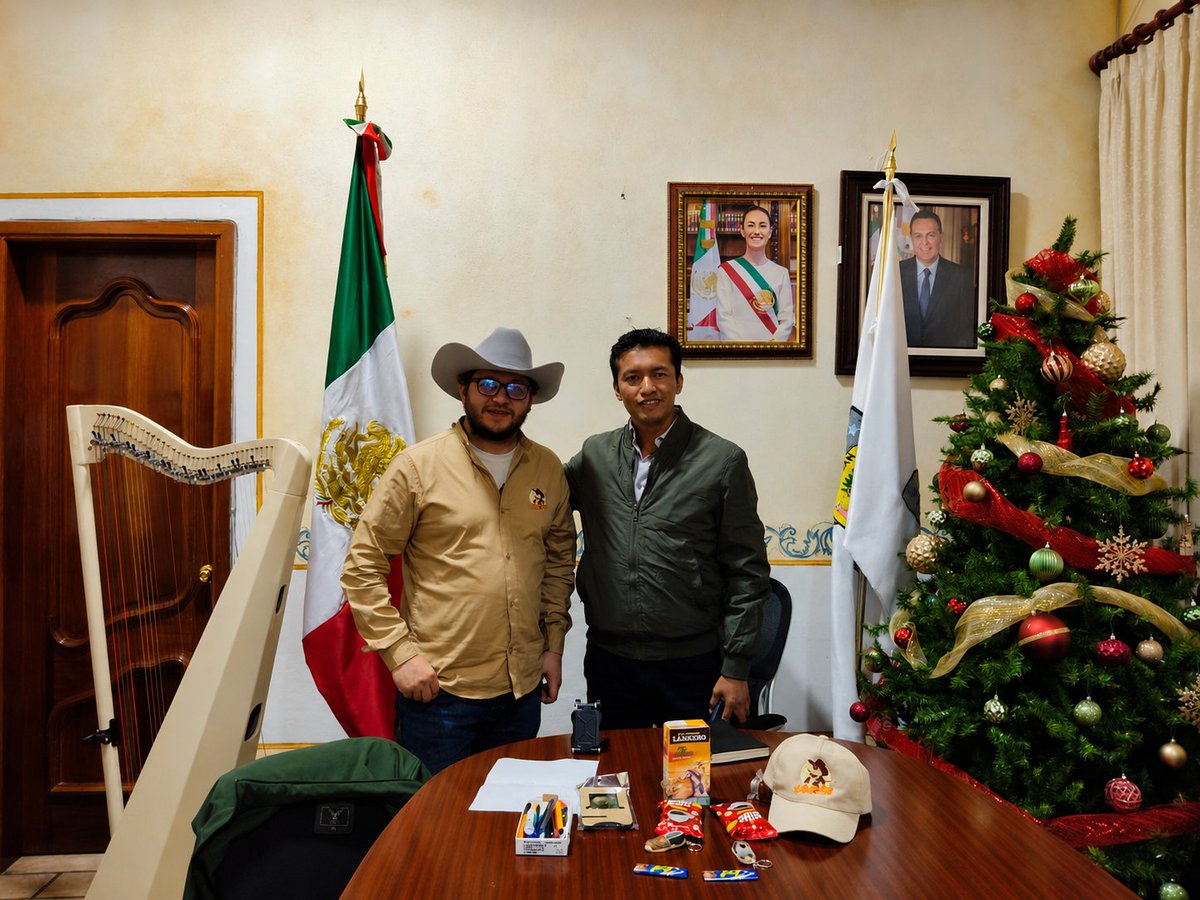 CANAPIAREji's tweet photo. ✨ #TBT 🇲🇽🎶
Recordamos con mucho cariño nuestra visita al municipio de Tolimán, Querétaro, durante nuestra gira por México en noviembre de 2025.
Gracias al presidente municipal @AlejoSdS7 por recibir a #Canapiare con tanta calidez y hacernos sentir en casa. 🤝❤️ https://t.co/MLPnlpOYy9