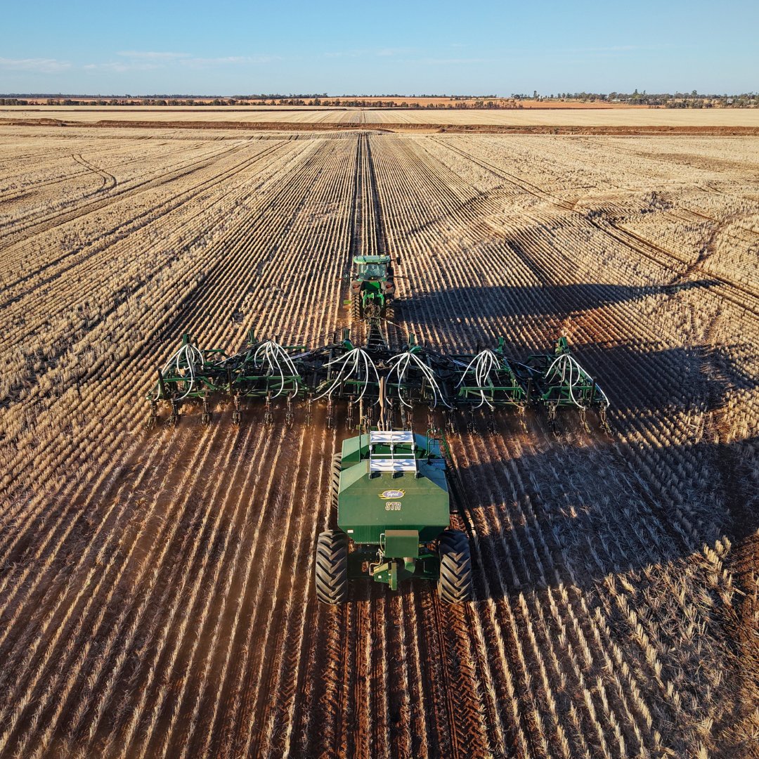 Excelagr's tweet photo. 🌾 Excel Out in Bungunya, QLD
The UltraFlex Planter paired with the Gyral STR Air Seeder putting in the work across big country captured from above 🚜💪

#ExcelAg #UltraFlex #GyralSTR #AirSeeder https://t.co/SsuAd0EhYe