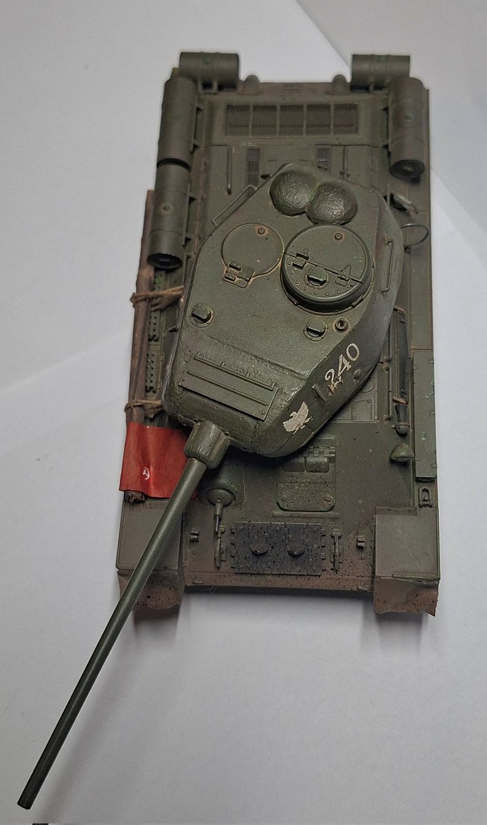 ReadingScale's tweet photo. Academy T34.

Bit uninspiring but started a load of kits around the same time and got a bit bored with this one.

Final coat of matt and then I'm calling it done. https://t.co/uHBcIa0yjw