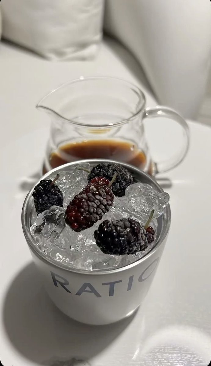 xli_ill1's tweet photo. "مراسيل الحيـاة ، قـهـوة"🤍☕️ https://t.co/18LnStjbDf