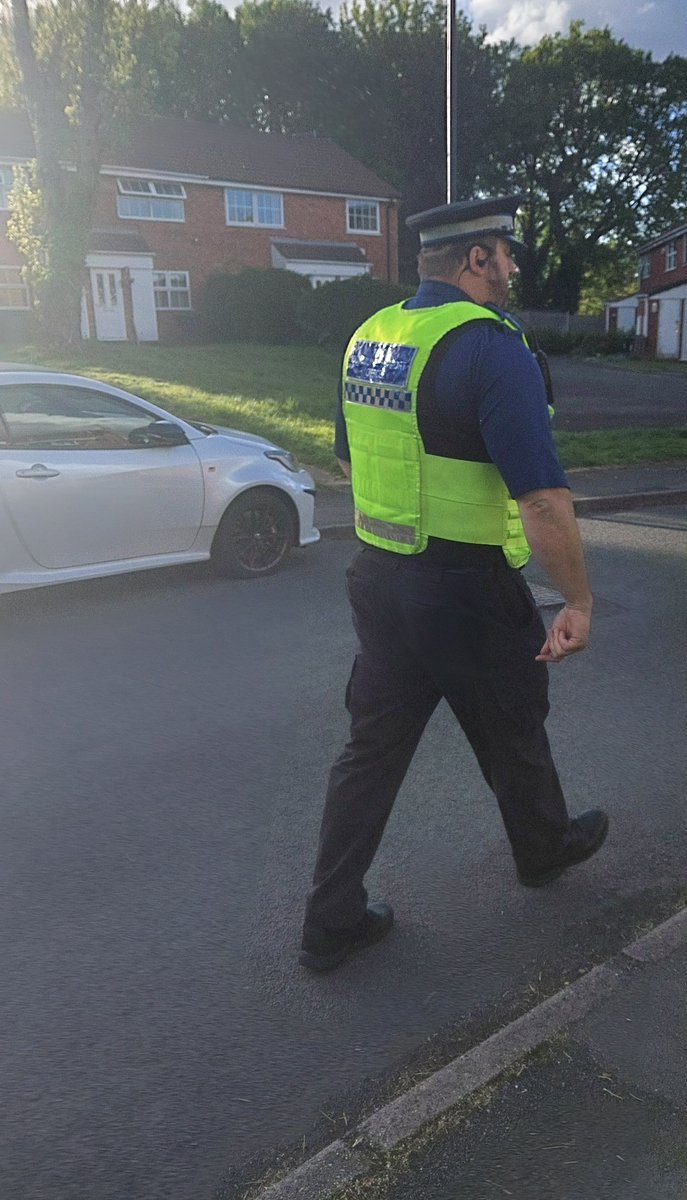 NorthfieldWMP's tweet photo. PCSO'S have conducted high visibility patrols this afternoon in the beautiful sunshine helping reduce ASB.
#Reducing ASB https://t.co/hz6fxHd5XF