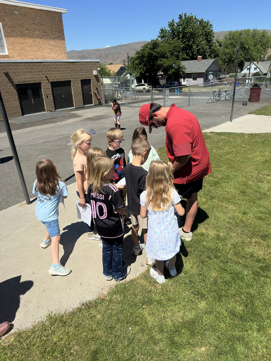 IUSBaseball's tweet photo. Huge thank you to Webster Elementary for welcoming us and allowing our guys the opportunity to spend time with the students, sign autographs, and create memories together. It’s a tradition we always look forward to and truly appreciate being a part of it.

#RTTV
#RollDiers https://t.co/g69usQDrxc