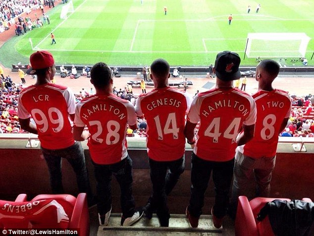 CalLHDefender's tweet photo. @anditsarrrsenal @simscircuit @Arindmathias777 Yes he's an Arsenal fan https://t.co/JUX2VVuu7o