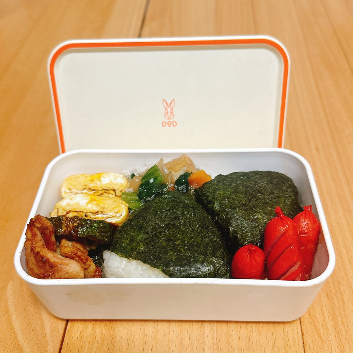 Daikosan_Camp's tweet photo. 今日は久しぶりにお弁当!
あさりの佃煮いりのおにぎり弁当!
#DOD
#DO330 https://t.co/dNgv3LveWC