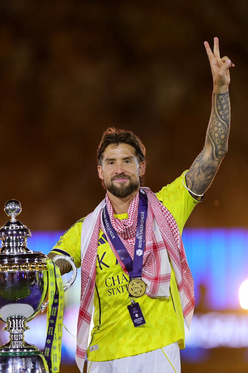 صالح بطل الدوري 💛💛💛🏆🏆🏆🏆 tweet media