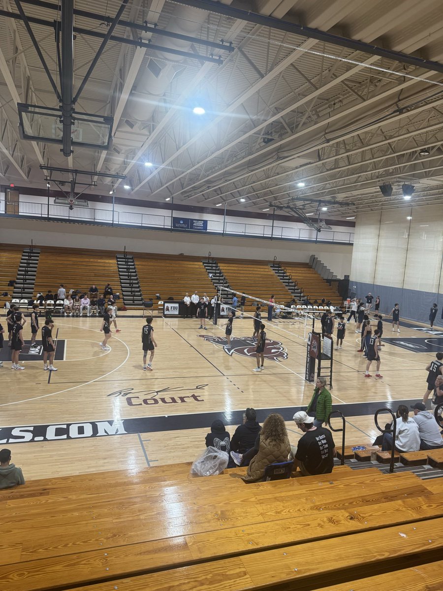 DuffyTyler_'s tweet photo. Here for the NJAC Boys Volleyball Final between No. 13/1-Randolph (22-4) vs. 2-Chatham (17-8) at FDU. Randolph looks for its first conference title since 2022, and Chatham looks for its first in program history. Set 1 starts at 6:00.
#NJBoysVolleyball🏐 https://t.co/ETc4BK27f4