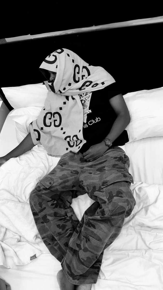 BAYO_BANKS's tweet photo. Quiet mood, loud style. https://t.co/5o3nyU7i2p