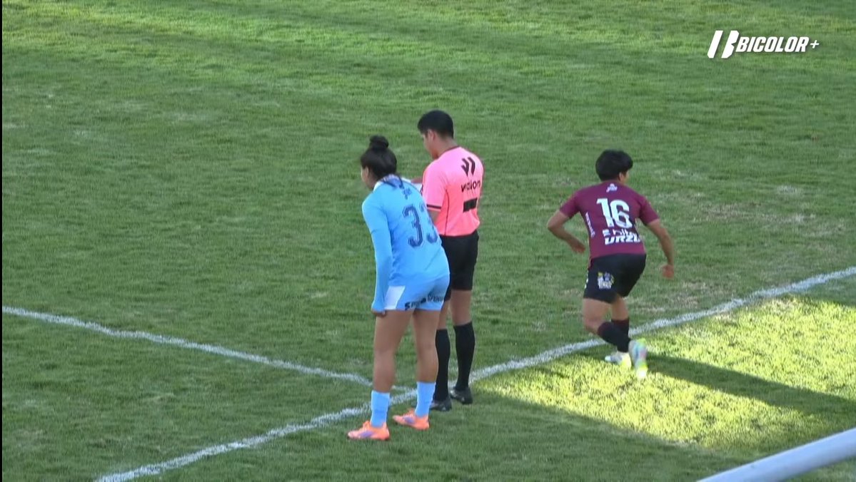 reixxcs's tweet photo. #OFICIAL🚨
Sofía Aguayo (Camiseta #33) ingresa al campo en este Segundo Tiempo en reemplazo de Thayla Sousa 🇧🇷 y hace su debut en la Liga Femenina ApuestaTotal 2026 🏆. 

Sporting Cristal viene derrotando 0-1 a UNSAAC con tanto de Tamara Alves 🇧🇷. https://t.co/9wCiPGh1Jh