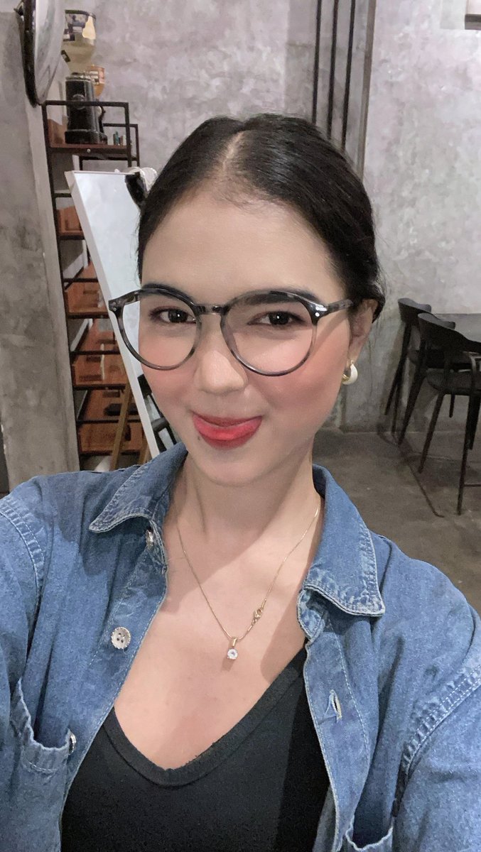 nabiels_'s tweet photo. ga mau bersaing dengan siapapun, cuma mau jadi perempuan yang hidup nya seru dan lucu.  🫰🏻 https://t.co/OfIxzdB1zH