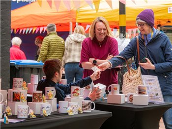 InvestWarks's tweet photo. Rugby’s first #TeenageMarket with @RugbyBC a hit! 🎉 Young traders (10–17) sold 600+ items, earning £1.8k 💷 Boosting skills, confidence &amp; town centre footfall. Backed by @WCC and @CouncilRugby, more events planned for #YoungEntrepreneurs 🚀
https://t.co/U3CKAdjbz0 https://t.co/uQu1GWCbtm