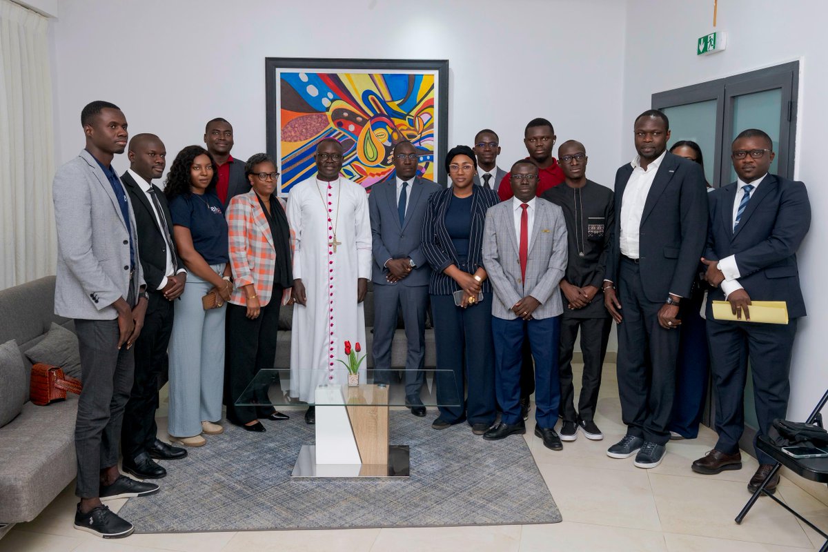 BNDESENEGAL's tweet photo. A la veille de la 138ème édition du pèlerinage au sanctuaire marial de Popenguine prévu du 23 au 25 mai, la Banque Nationale pour le Développement Economique (BNDE) a rendu visite à Monseigneur André GUEYE, Archevêque de Dakar.
#BNDE #Popenguine #Pentecôte https://t.co/lQQk8sZN8W