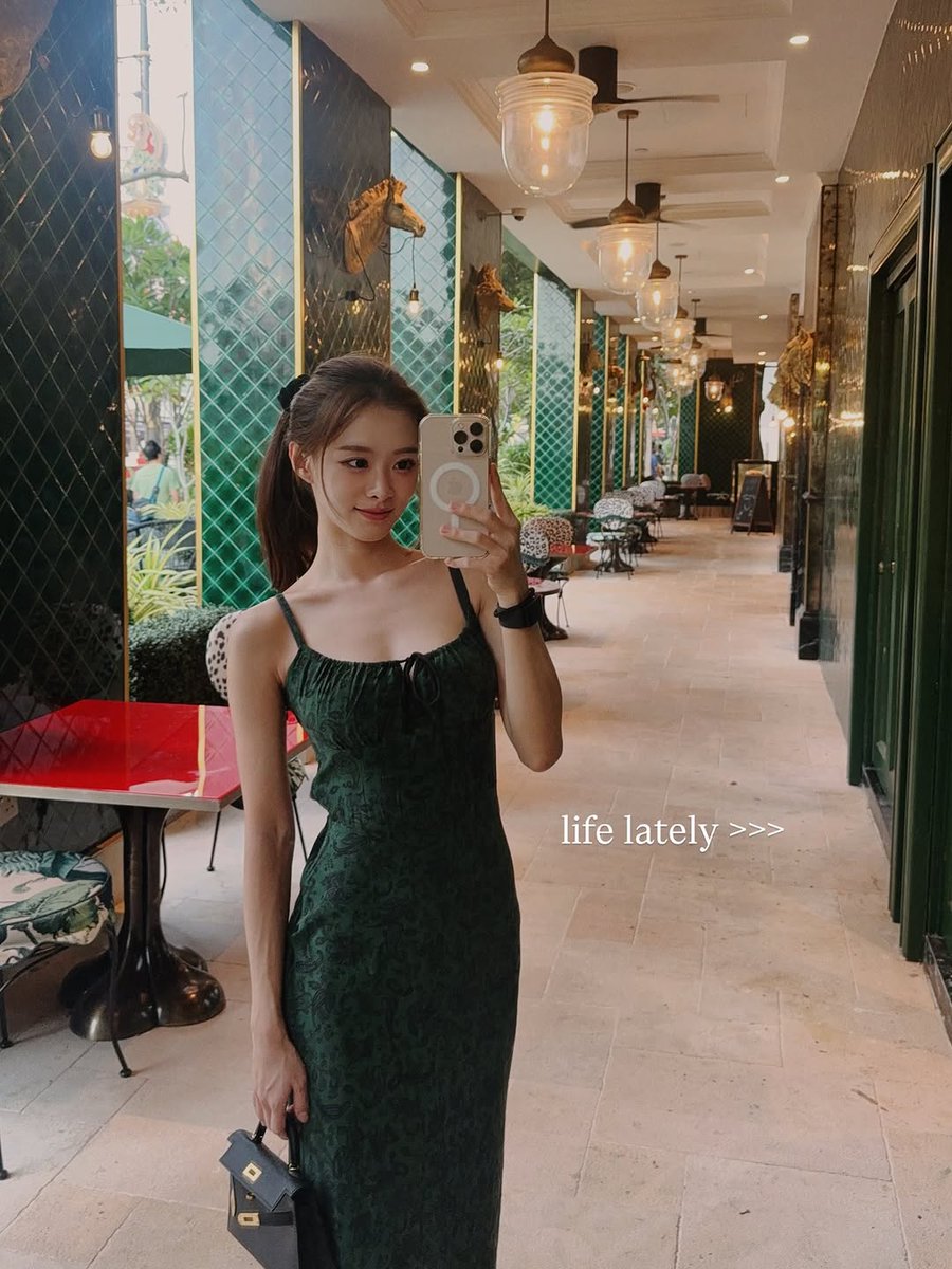 denisesoongee's tweet photo. September diaries: f1 watch parties, customising my apple devices, finding new restaurants. it was the most wholesome of months 🤎 https://t.co/IzWK1HUI32