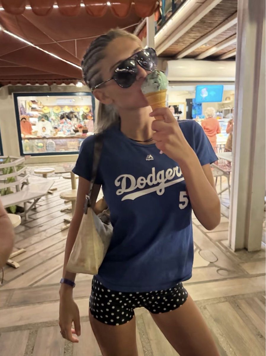 Petite Peach tweet media