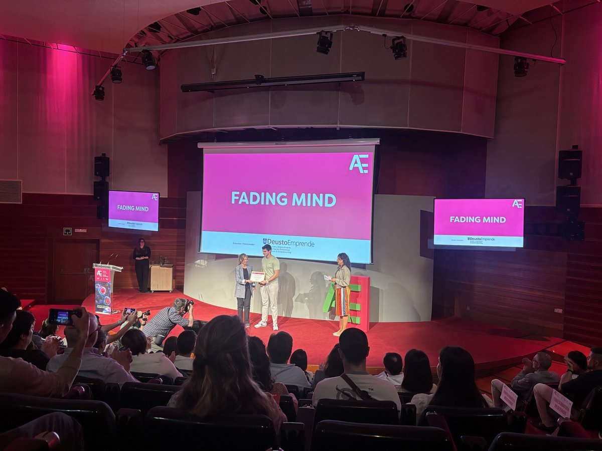 alavaemprende's tweet photo. 🏆#EkinDay | El premio especial @deusto a través de su Unidad de Innovación y Emprendimiento es para… Fading Mind.
Zorionak! https://t.co/Le4ANxC9rd
