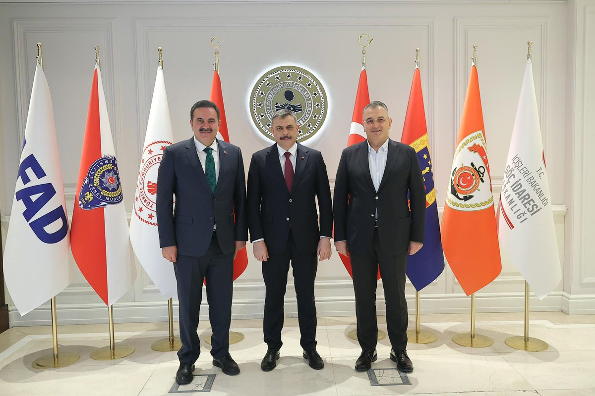 avhalukipek's tweet photo. İçişleri Bakanımız Sn. Mustafa Çiftçi'yi makamında ziyaret ederek çeşitli konular üzerine istişarelerde bulunduk. Samimi misafirperverlikleri dolayısıyla kendilerine teşekkür ediyor, çalışmalarında muvaffakiyetler diliyorum. https://t.co/hZTEPvVGZO
