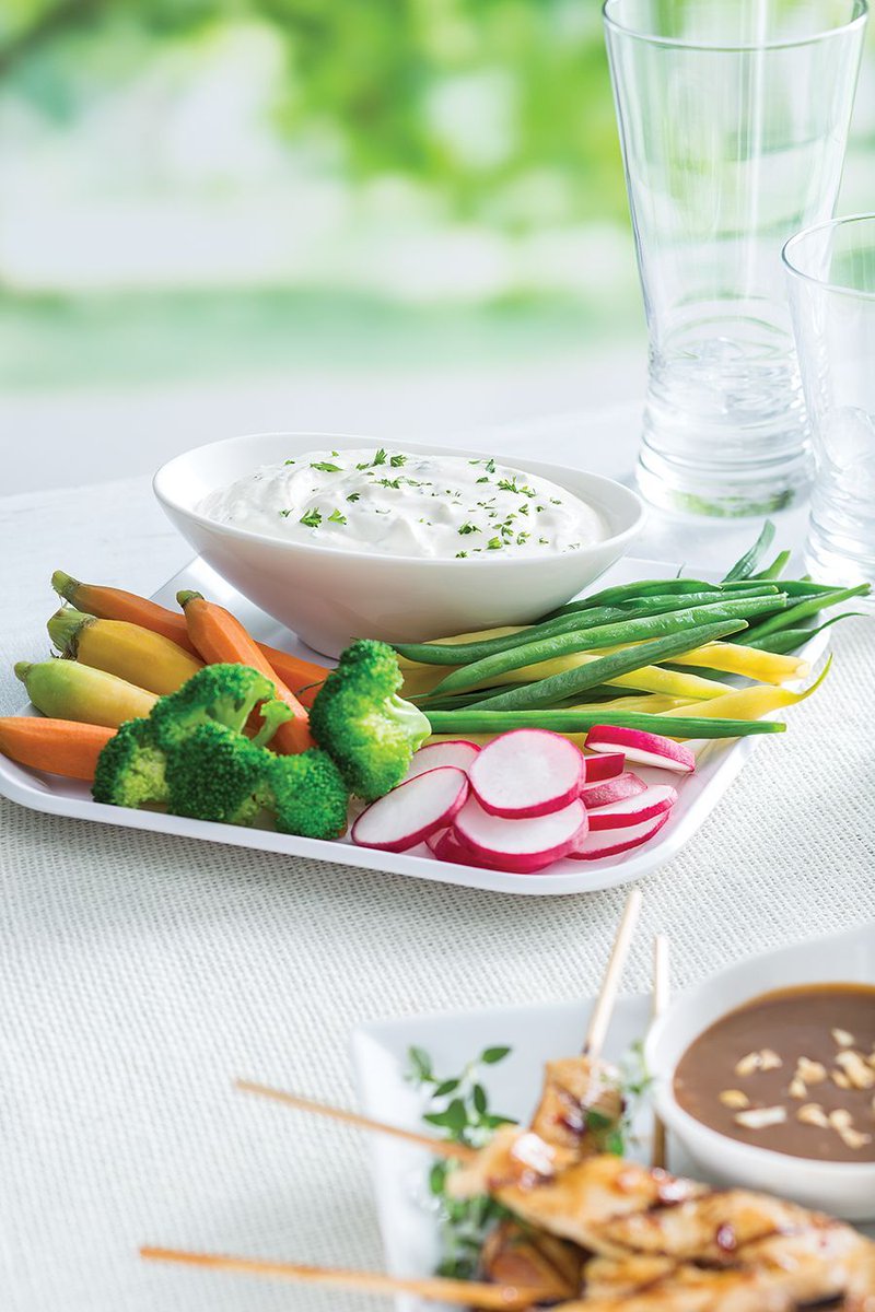 NationalHoney's tweet photo. Fruits &amp; vegetables are the basis of the #MedDiet eating pattern &amp; we could all stand to consume more. Picky eaters? We've got you!

Everyone loves to dip! Low-fat dips that include a touch of honey can encourage kids and adults alike to eat more veggies on the platter. https://t.co/cfRYKYNRrk