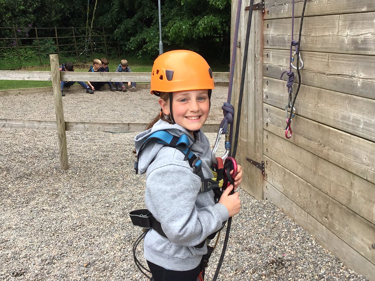 PrestburyCEPrim's tweet photo. Group 3 abseiling https://t.co/PgsGG4EUWF