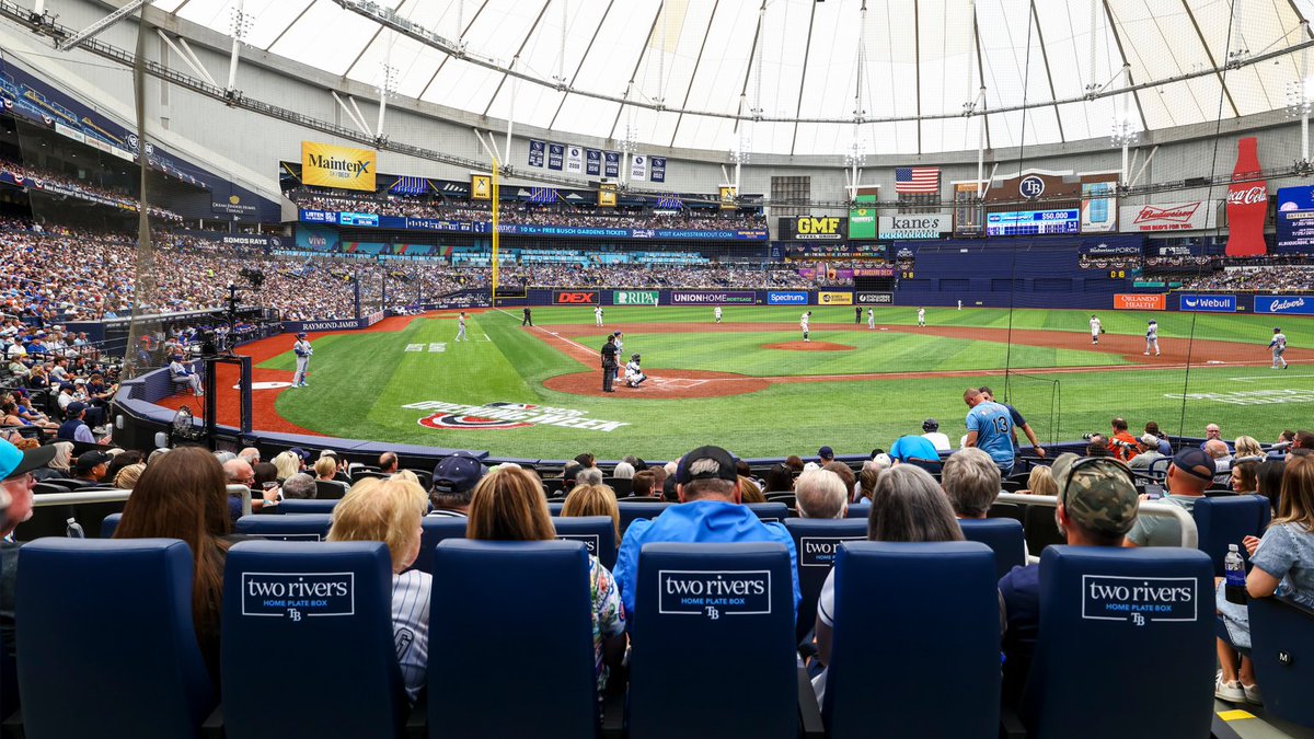 TrekientCom's tweet photo. The Tampa Bay Rays are on an absolute heater! But let's be honest — half the reason we show up is for the food. 🍕😋

But when you're in the Baldwin Group Club, the eats are on a completely different level.  Full review coming soon...

#TampaBayRays #RaysUp #LetsGoRays #MLB #Rays https://t.co/nmzg1TORnY