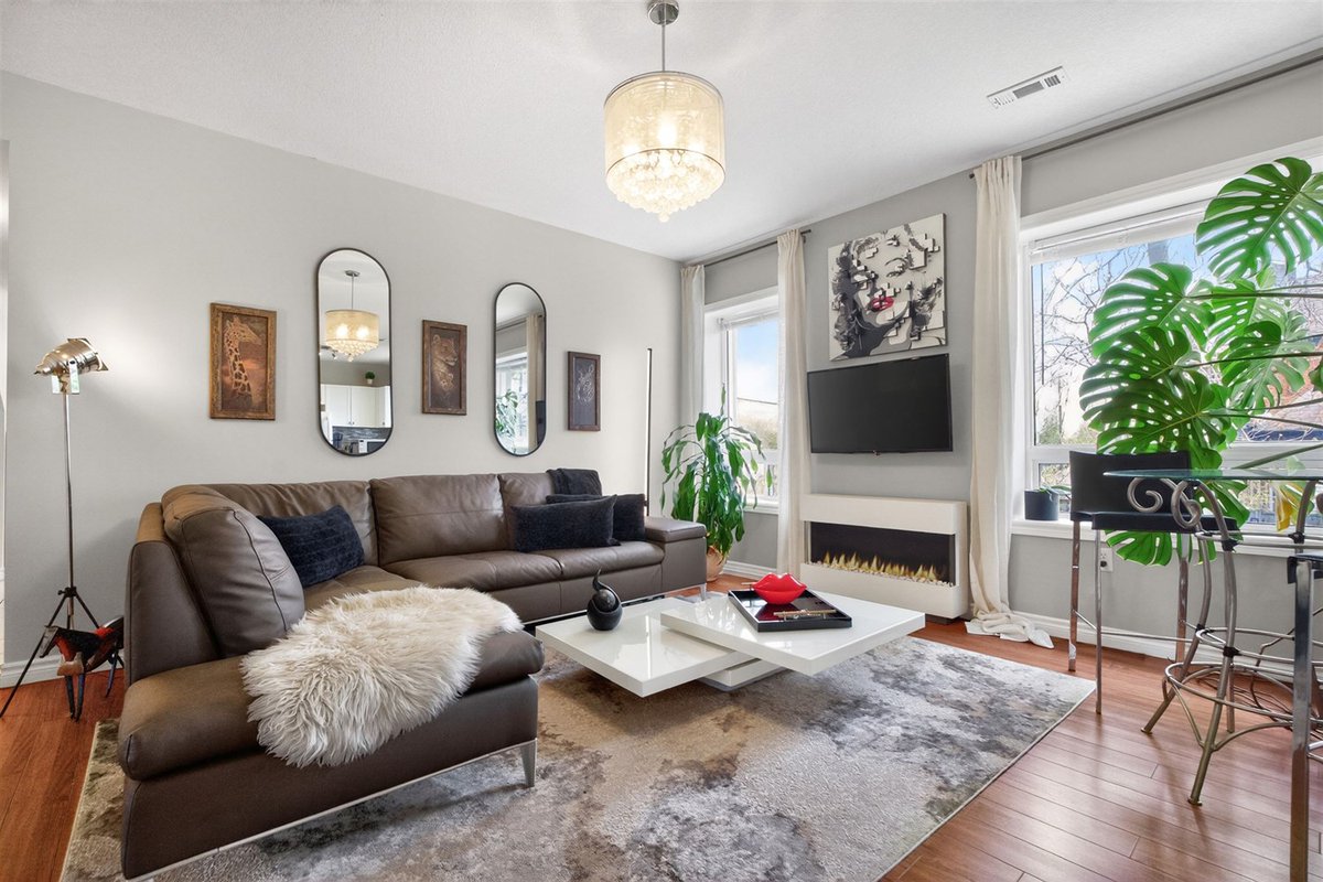 PorrettaGroup's tweet photo. Newly Listed! 

3-9 Sherman Ave South — a thoughtfully updated boutique condominium offering stylish, low-maintenance living in the heart of Hamilton. $388,000 https://t.co/k5llyXGyPE