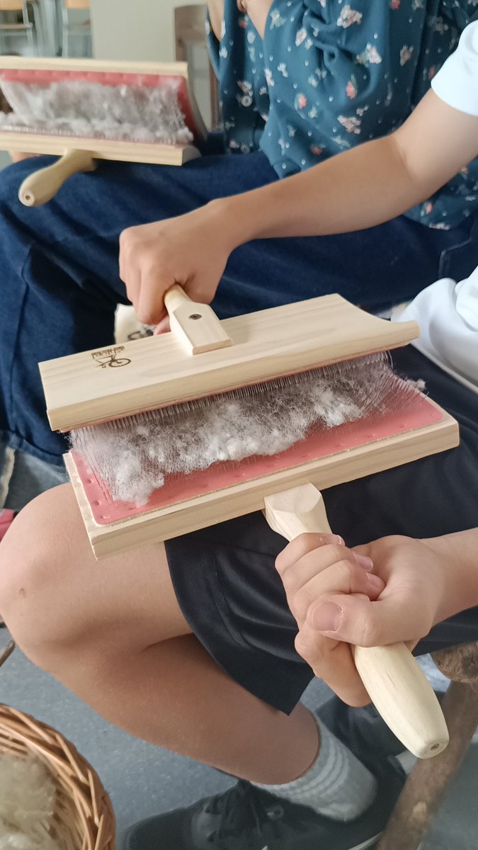 CeipMoralesVino's tweet photo. Última tarde en @CrieZamora. Trabajando la lana 🐑 y creando jabones 🧼 con sus hilos 🧵#convivencia https://t.co/rMXaAeqwQ0