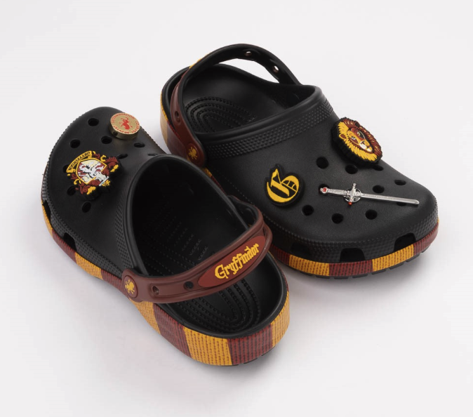 SOLELINKS's tweet photo. Ad: Harry Potter x Crocs Classic Clog ‘Gryffindor’ on sale for $19.98 + shipping => https://t.co/B1jK9t4YOt https://t.co/MaD80QrkaJ