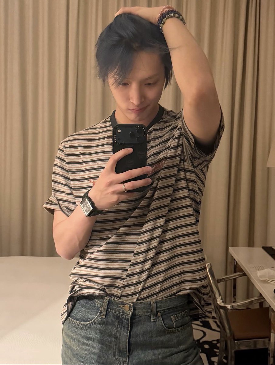 chxrbts's tweet photo. Fix(o)n our hair <3

#ATEEZ #atiny #AtinySelcaDay #ATSD #MINGI #에이티즈 #민기 https://t.co/FQP48pkKTU