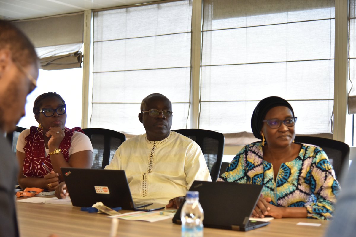 UnfpaCI's tweet photo. Synergie en vue pour les jeunes Ivoiriennes ! Le Rep @kabore8saidou a échangé avec Hakeem Onasanya de la @TonyElumeluFDN, véritable moteur de l'entrepreneuriat en Afrique.
Objectif : allier l'expertise @UnfpaCI (santé, genre) aux opportunités de la TEF ! 🇨🇮💡 #TEF #CIV225 https://t.co/7xQE1wfxEE