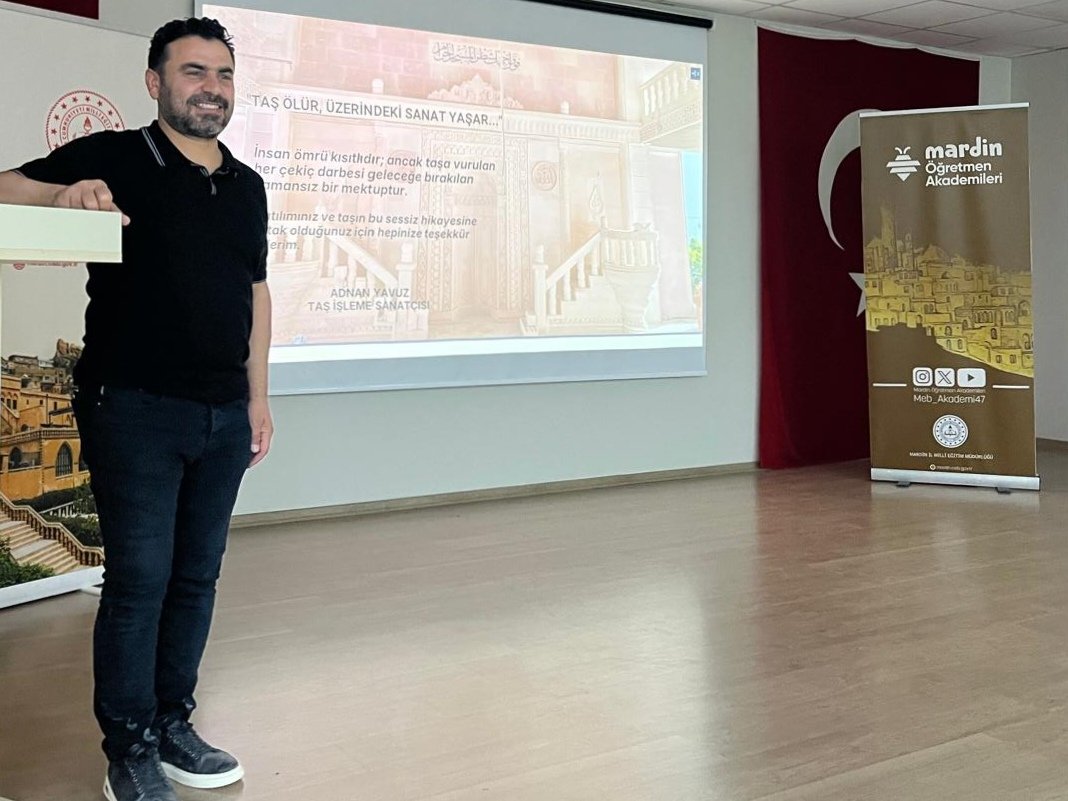 Meb_Akademi47's tweet photo. Akademide Bu hafta

Sanatçı Adnan YAVUZ'un taş işleme sanatının tarihi, taşa işlenen figürler ve figürlerin anlamını konu alan sunumları katılımcılarda hayranlık uyandırdı.

Sanata dair örneklerin de sergilendiği Kültür buluşmasında emeği geçen herkese teşekkürler ediyoruz . https://t.co/474BwIR72P